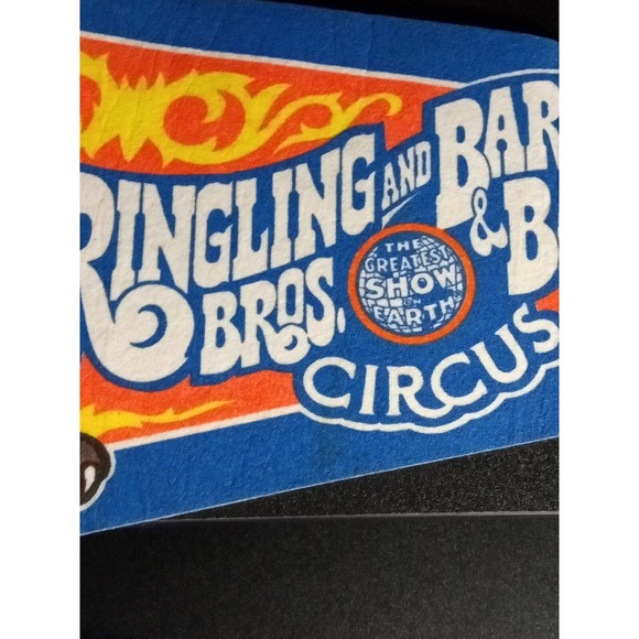 1980 Ringling Bros and Barnum & Bailey Circus & Sea World Pennant Banner 30” vtg - Picture 4 of 7